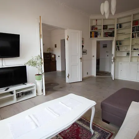 Lejlighed Center, Sunny Spacious Luxury! *