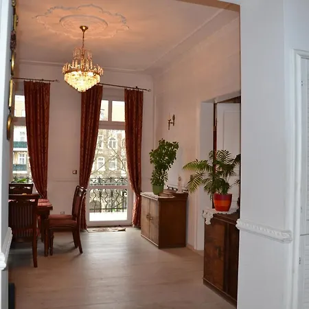 Center, Sunny Spacious Luxury! *