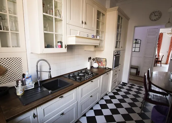 Apartmán Center, Sunny Spacious Luxury!