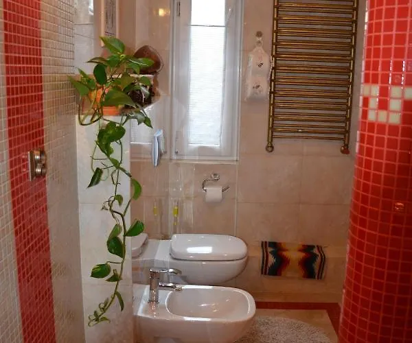 Center, Sunny Spacious Luxury!