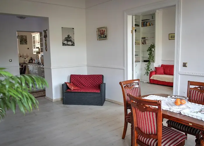 Center, Sunny Spacious Luxury! *